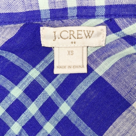A J.Crew ladies long sleeve button-down blue plaid shirt in a size XS. - Picture 3 of 5